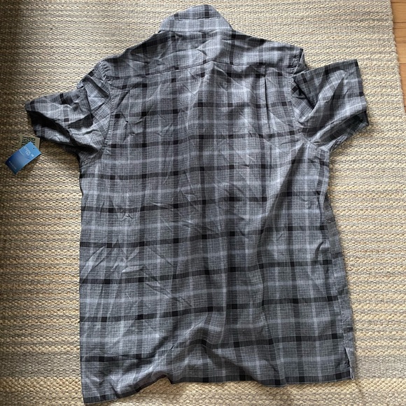 Men’s Haggar Gray Checkered Button Down Tee - Picture 4 of 5